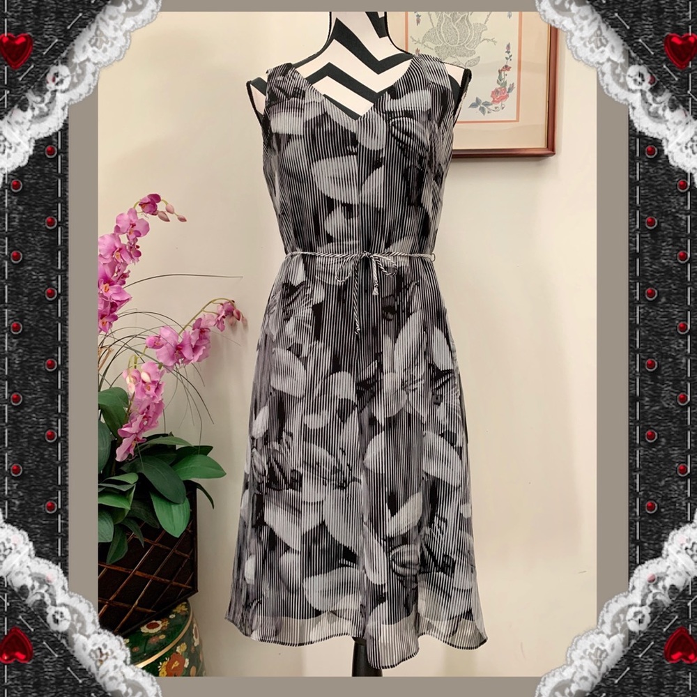 T Tahari Art Print Tied Waist Dress